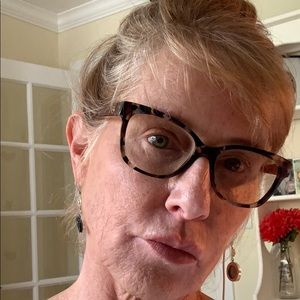 Meet your Posher, Wendy